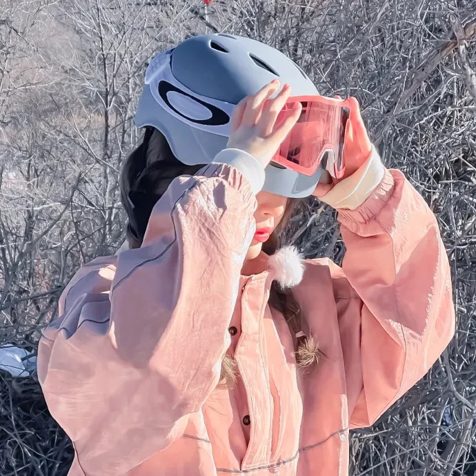 驼背人与舞女